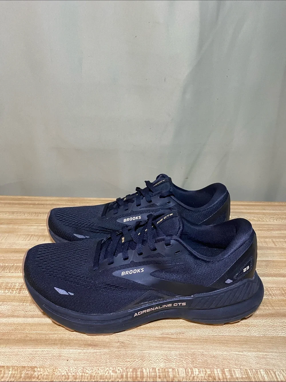 Brooks Adrenaline GTS 23 Running Shoes Black/Cream/Biscuit Size 8.5 M (D)